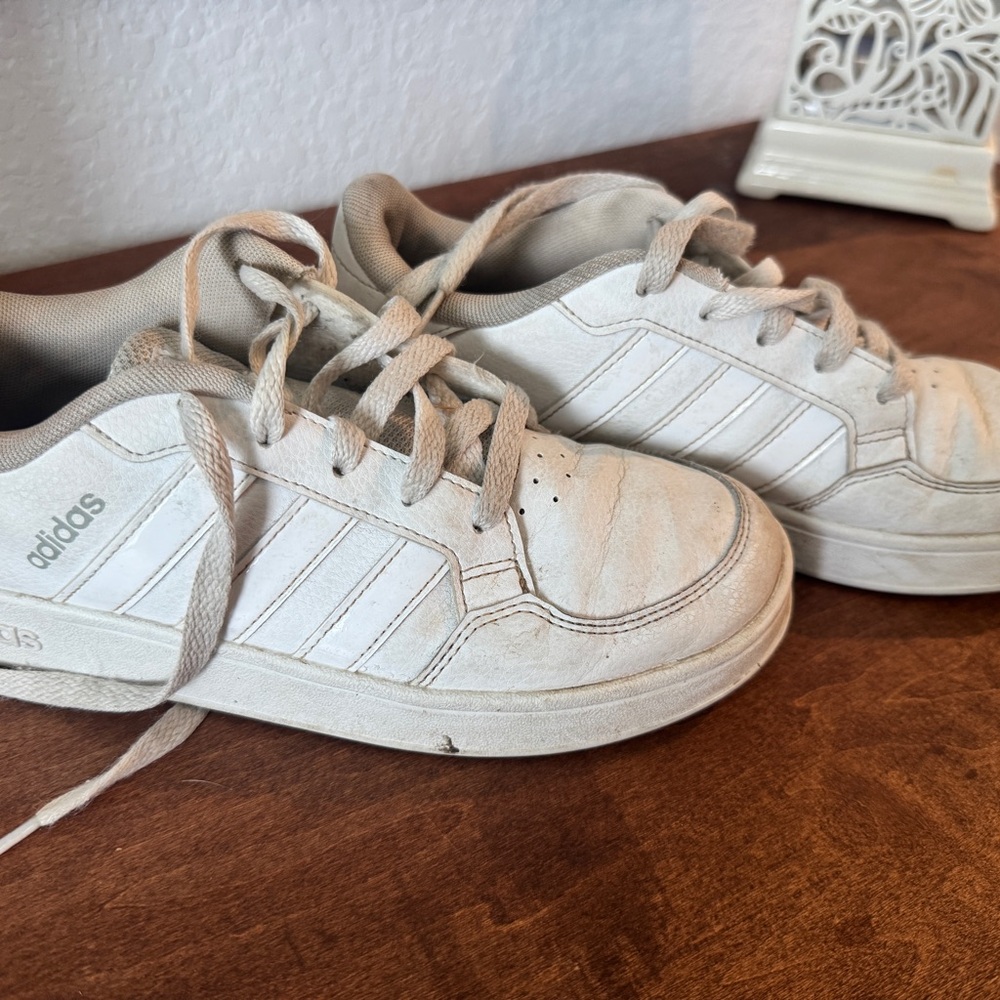 Adidas Kids White and Tan Sneakers   (GT)